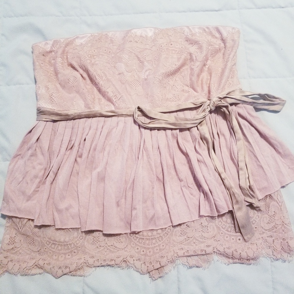Victorias' Secret sleeveless top, size lrg